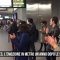 Bruxelles, l’emozione in metropolitana un anno dopo gli attentati