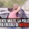 Florida, niente multe: la polizia fa i regali di Natale