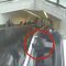 Paura nella metropolitana di Istanbul, un uomo viene inghiottito dalla scala mobile
