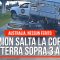 Australia, camion salta la corsia e atterra sopra tre auto: nessun ferito