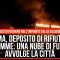 Roma, deposito di rifiuti in fiamme: una nube di fumo avvolge la città