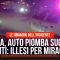 Usa, auto piomba sugli agenti in autostrada: illesi per miracolo