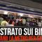 Cina, uomo incastrato sui binari: sollevano la metro per salvarlo