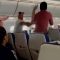 Rissa tra passeggeri a bordo dell’aereo, pilota costretto all’atterraggio
