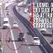 Pistoia, si lancia tra tir e auto per recuperare la merce caduta dal furgone
