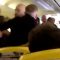 Rissa e pugni in volo: aereo costretto ad atterrare