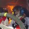 Auto da rally in fiamme, i due piloti si salvano all’ultimo secondo