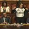 Senatrice leghista Lucia Borgonzoni in Aula con la maglietta sul caso Bibbiano