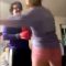 Scherza con la fidanzata: viene messo al tappeto