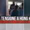 Alta tensione a Hong Kong, manifestanti danno fuoco ad un uomo