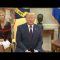 Usa, Trump parla con Mattarella: la traduttrice lo fulmina con lo sguardo