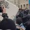 Caos a Parigi, in azione i black bloc