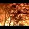 Inferno di fuoco avvolge i pompieri, paura a Sidney