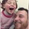 Siria, il gioco del papà per far ridere la figlia sotto le bombe