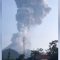 Indonesia, erutta il vulcano Merapi: colonna di fumo alta oltre sei chilometri