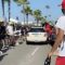 California, folle si lancia con la sua auto sui manifestanti
