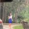 Romania, ragazza vuole scattare una foto con l’orso, ma lui non è d’accordo e…