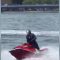 New York, avvistato Joker a bordo di una moto d’acqua
