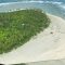 Dispersi su un’isola del Pacifico, si salvano grazie a un SOS sulla sabbia