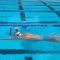 Usa, l’impresa della nuotatrice: 50 metri a stile libero con un bicchiere di latte sulla testa