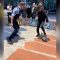 Danimarca, simpatica sfida tra un ragazzo e un poliziotto nel calcio freestyle