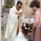 Sudamerica, bambina batte il cinque al sacerdote durante la benedizione: la scena è tutta da ridere