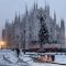 Il risveglio di Milano sotto la neve