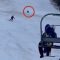 Lo “slalom speciale” dello sciatore inseguito da un orso