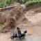 Esondazioni nel Comasco, motociclista si salva in extremis