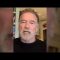 Schwarzenegger contro no-vax e no-mask: “Siete solo stupidi”