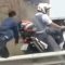 Brasile, arresta un uomo e lo ammanetta alla moto per portarlo in centrale