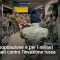 Soldato ucraino prende il violino e inizia a suonare l’inno nazionale