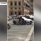 Livorno, coppia litiga in strada: lei massacra di calci l’uomo
