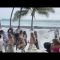 Matrimonio bagnato alle Hawaii, onda gigante travolge un banchetto nuziale in riva al mare