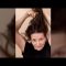 Juliette Binoche e altre star francesi si tagliano i capelli per le donne iraniane