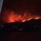 Corfù, l’isola in fiamme vista dai turisti che arrivano in nave