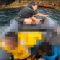 Migranti, il salvataggio di due bimbi su un barchino di ferro incagliato in mare