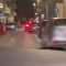 Bari, rubano un’auto in pieno centro: “Ma sono matti? Davanti a tutti?”