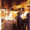 Incendio a Roma, cinque pullman e uno scuolabus distrutti dalle fiamme
