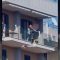 Taranto, cerca di gettarsi dal balcone: salvata in extremis