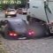 Si apre voragine in strada: inghiottiti madre e figlio