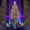 New York, 50mila led illuminano l’albero del Rockefeller Center