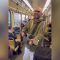 Milano, Giuliano Sangiorgi canta sul tram dove nacque “Mentre tutto scorre”
